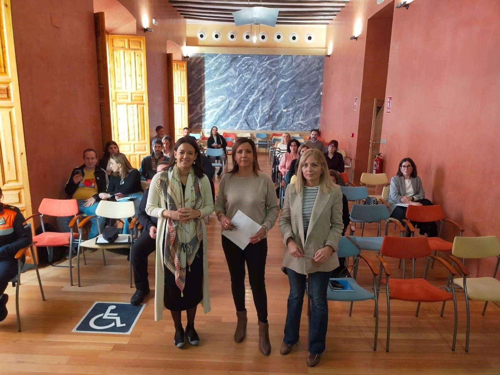 María Segovia en la reunión sobre el dispositivo de atención a las personas temporeras.