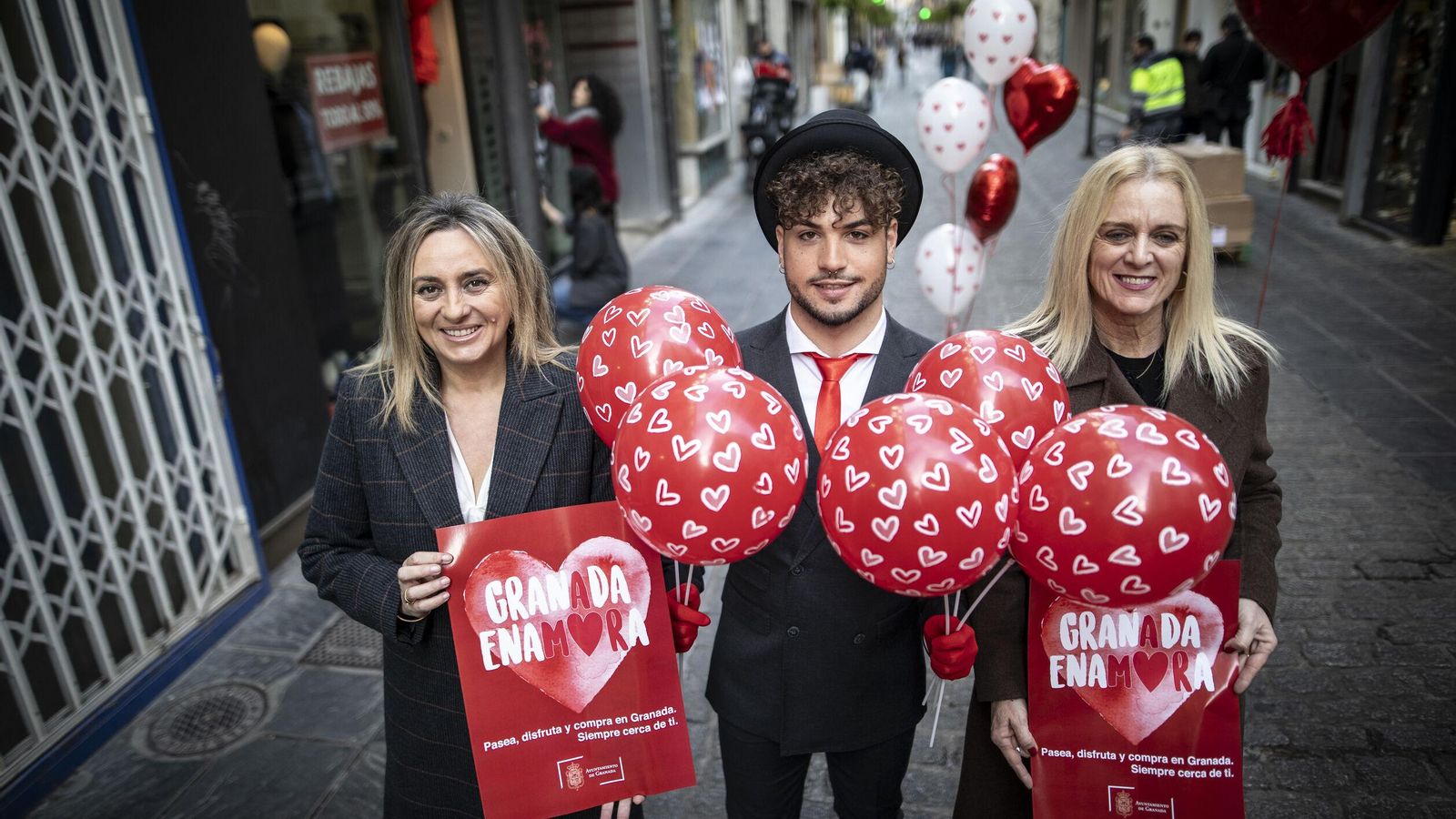 La alcaldesa y la concejal de Comercio, en la presentación.