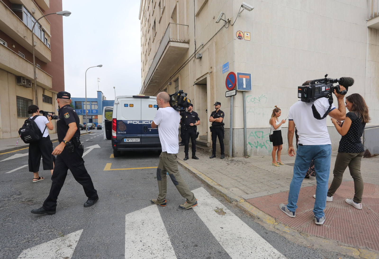 Imágenes del principal acusado del apuñalamiento del policía de Punta Umbría en la Audiencia Provincial