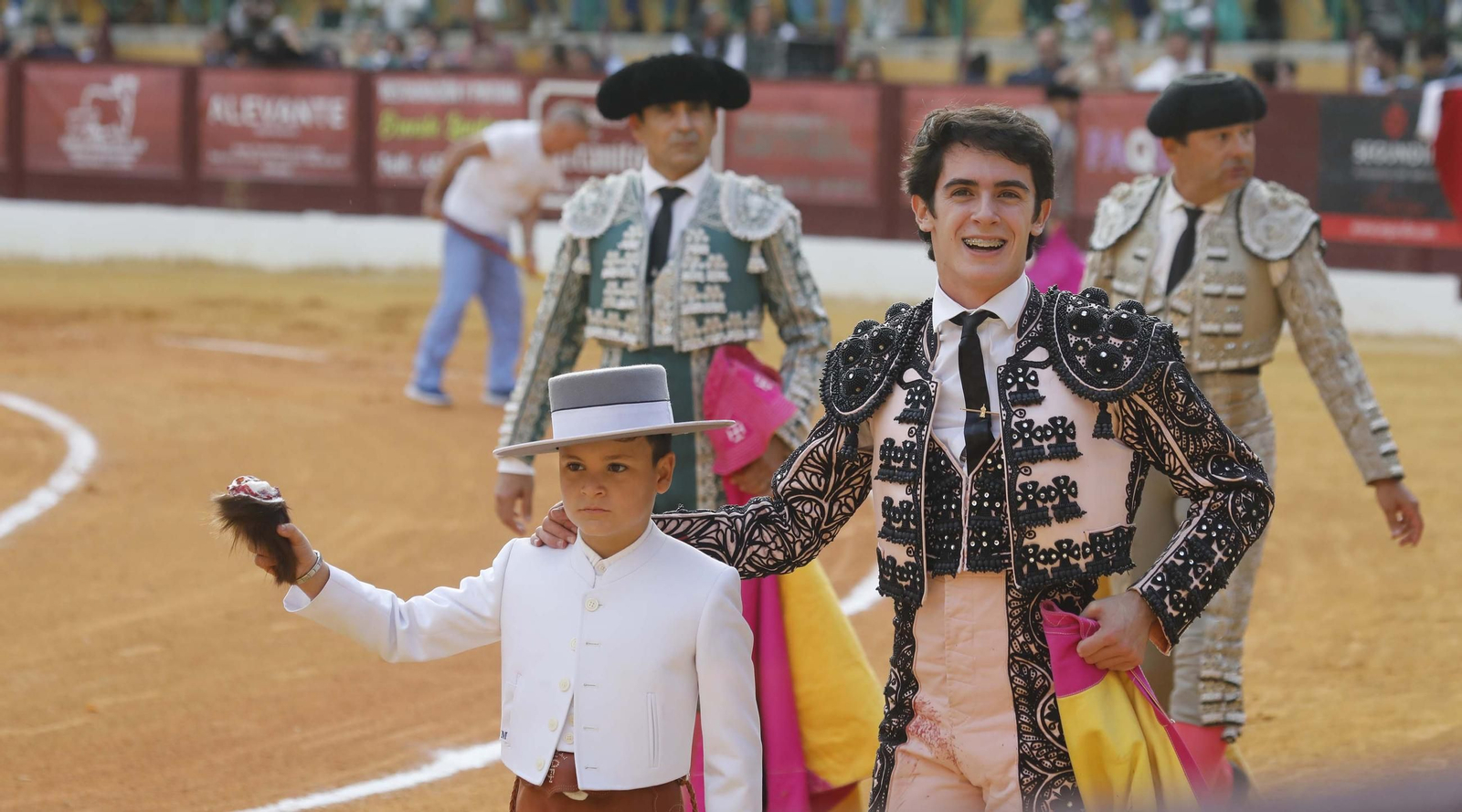Las fotos de la novillada final de las escuelas taurinas de Cádiz, en La Línea