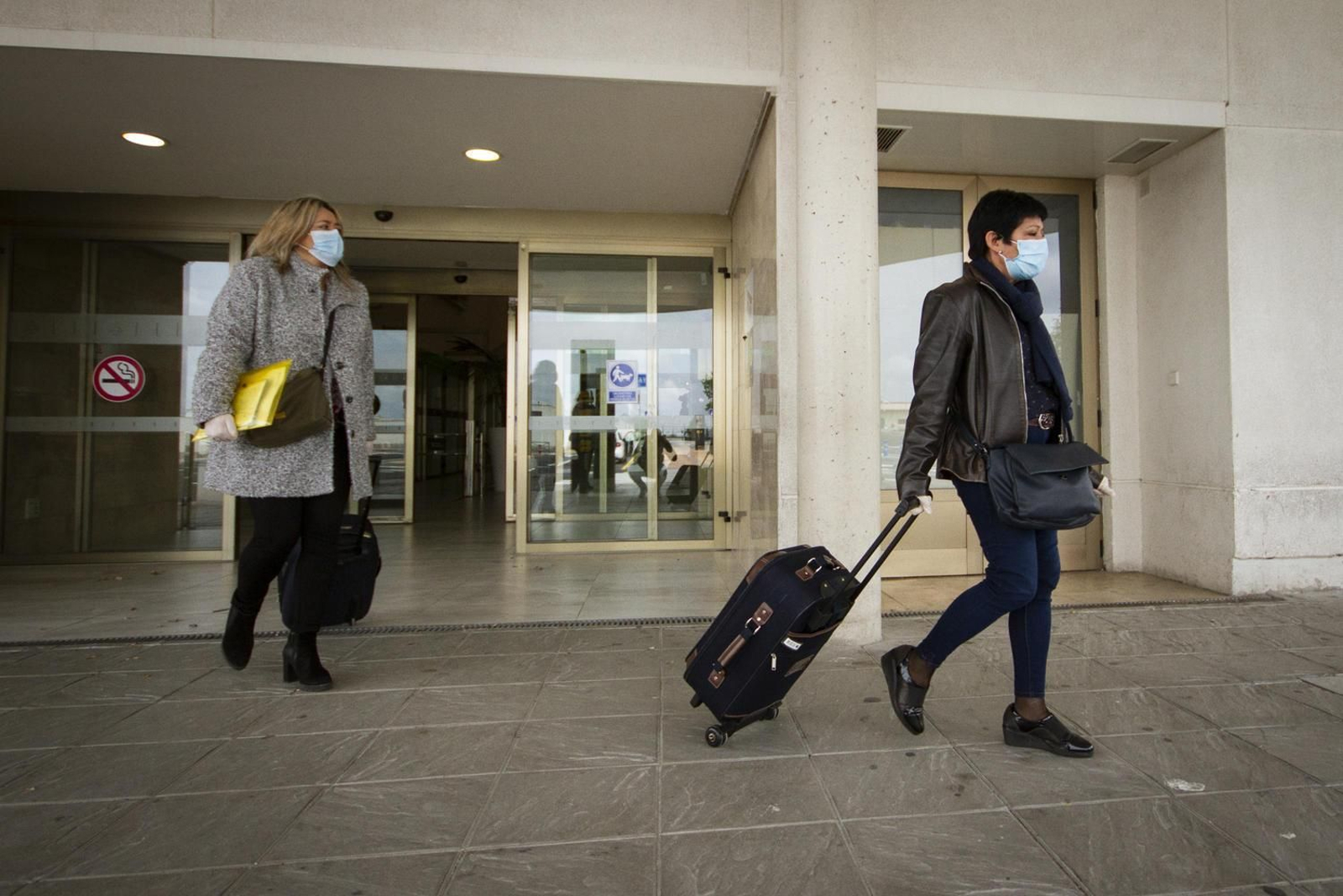 Pasajeros en el Aeropuerto de Granada durante el estado de alarma por coronavirus