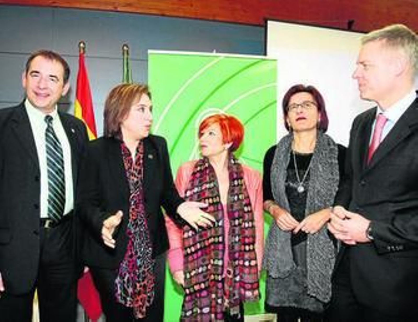 Sandra García, Paca Pleguezuelos y Ana Gámez junto a Alexander Lorz y Manuel Lösel.