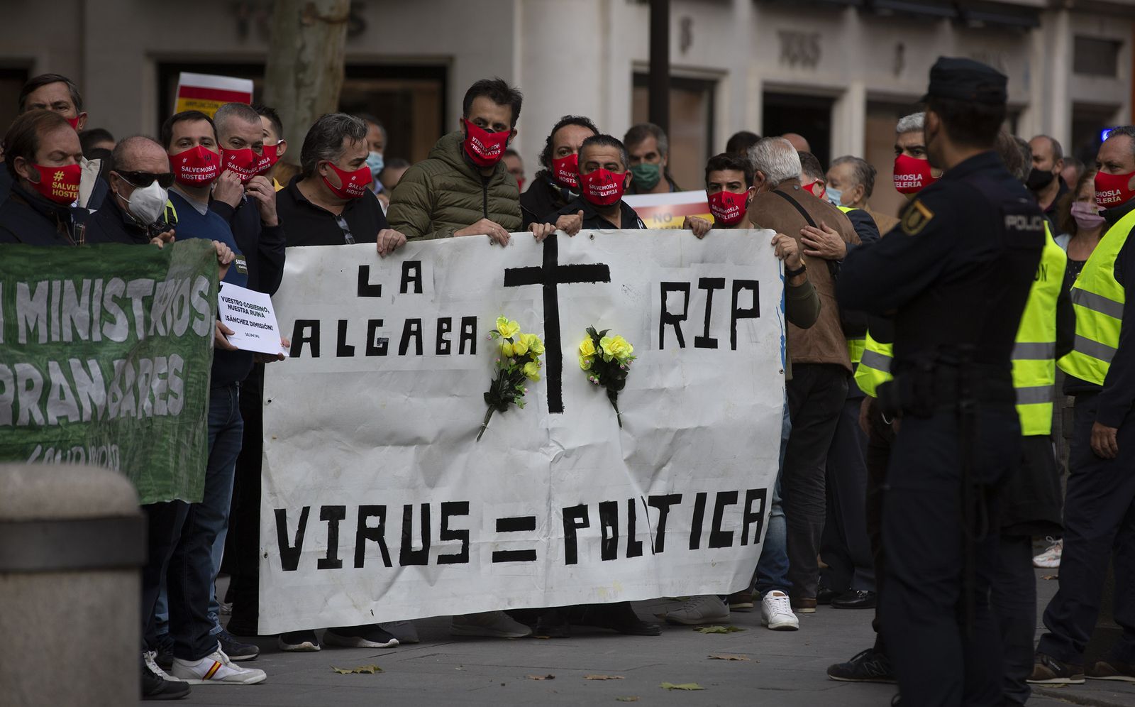 La manifestación de los hosteleros de Sevilla, en imágenes