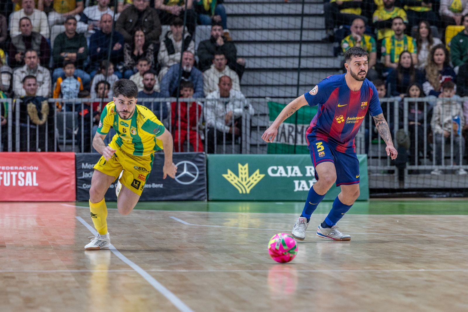 Las mejores imágenes del espectacular encuentro entre Jaén Paraíso Interior FS y Barça (3-3)