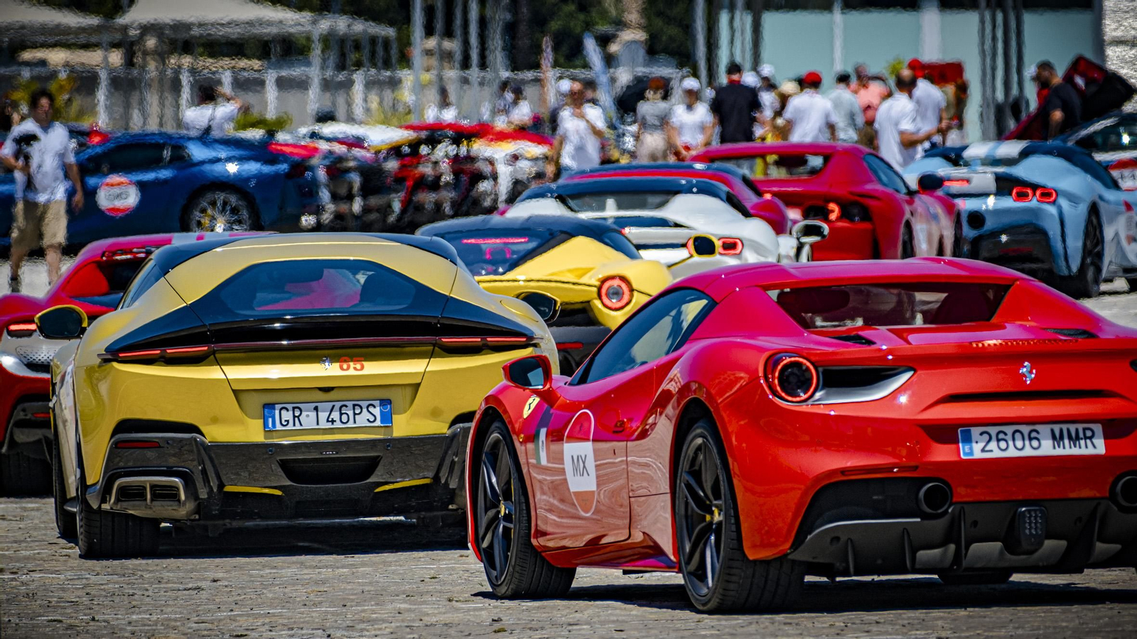 Las imágenes de la concentración de coches Ferrari en Cádiz