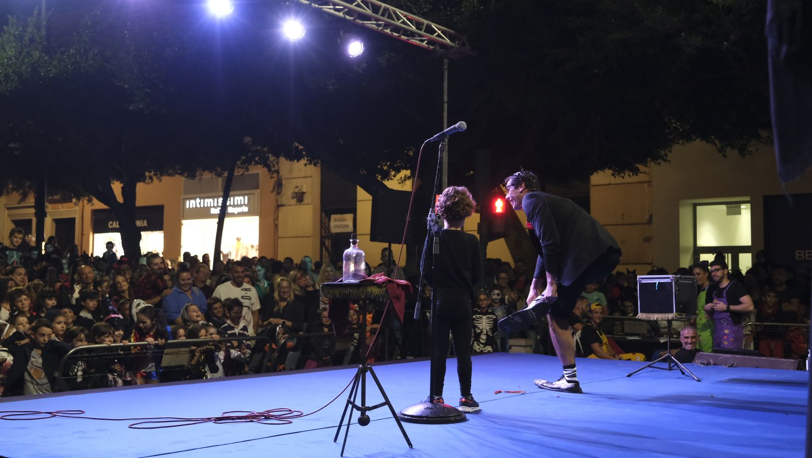 Las imágenes de la Noche en Negro en Almería, Halloween.