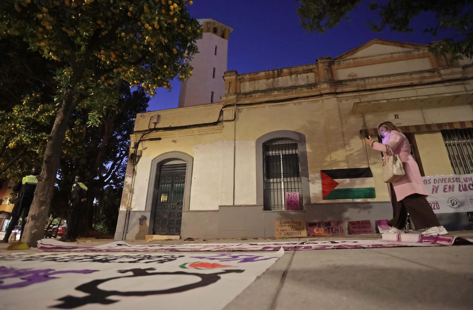 Fotos de la concentración por el 25 N de Marea Violeta en Algeciras