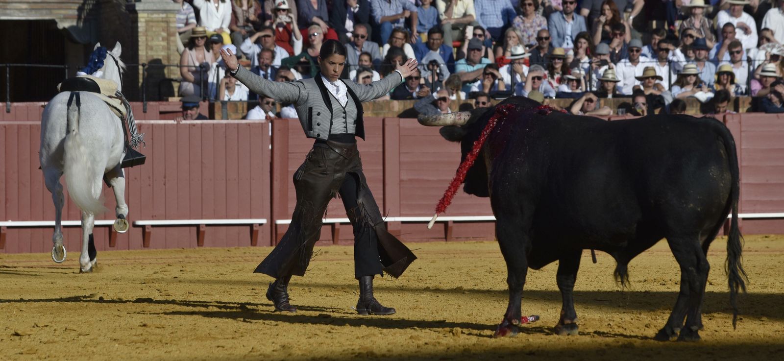 Las imágenes de la corrida de rejones de la Feria de Abril de Sevilla