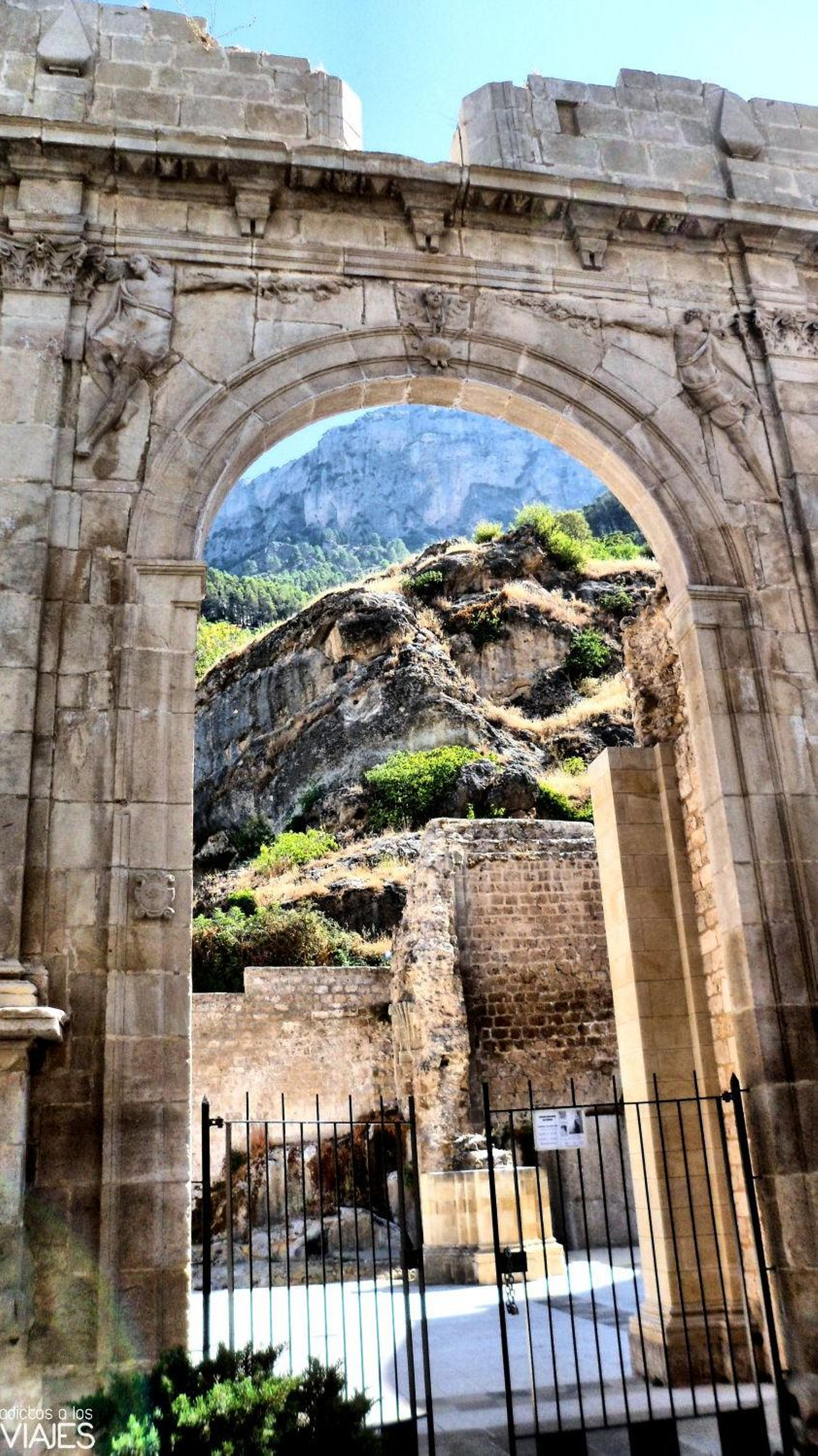 El monumento tiene varias entradas, como esta lateral, que se utiliza para el público de los distintos eventos que aquí se celebran.