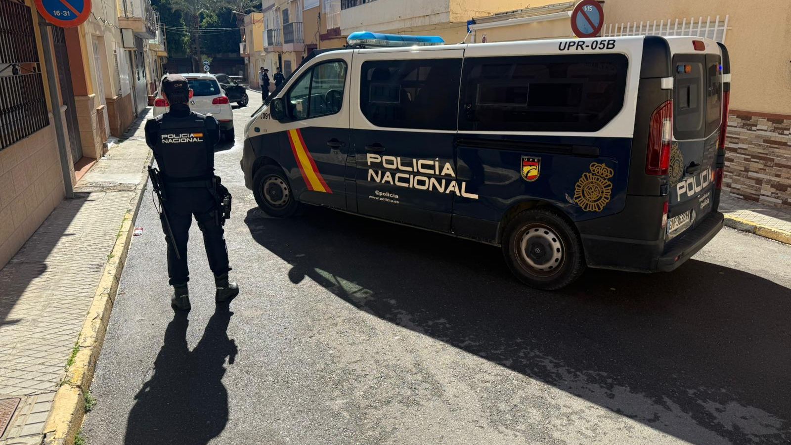 Una de las calles en las que ha actuado la Policía Nacional.