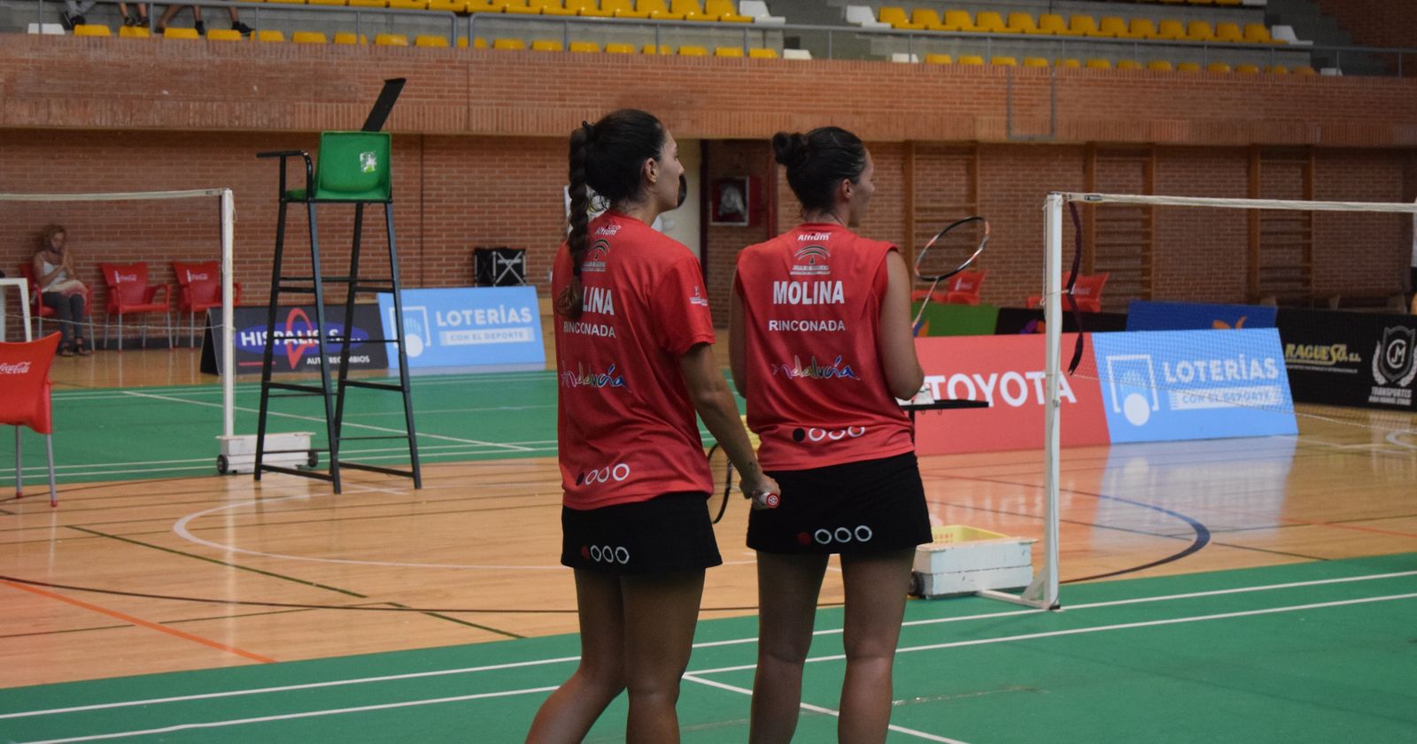 Las hermanas Laura y Marta Molina, en el partido de la primera vuelta.