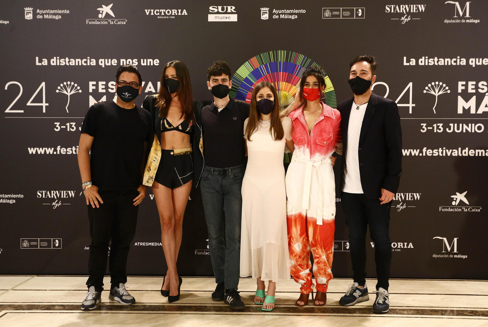 Las fotos del desfile de famosos para inaugurar el festival con nostalgia de la alfombra roja