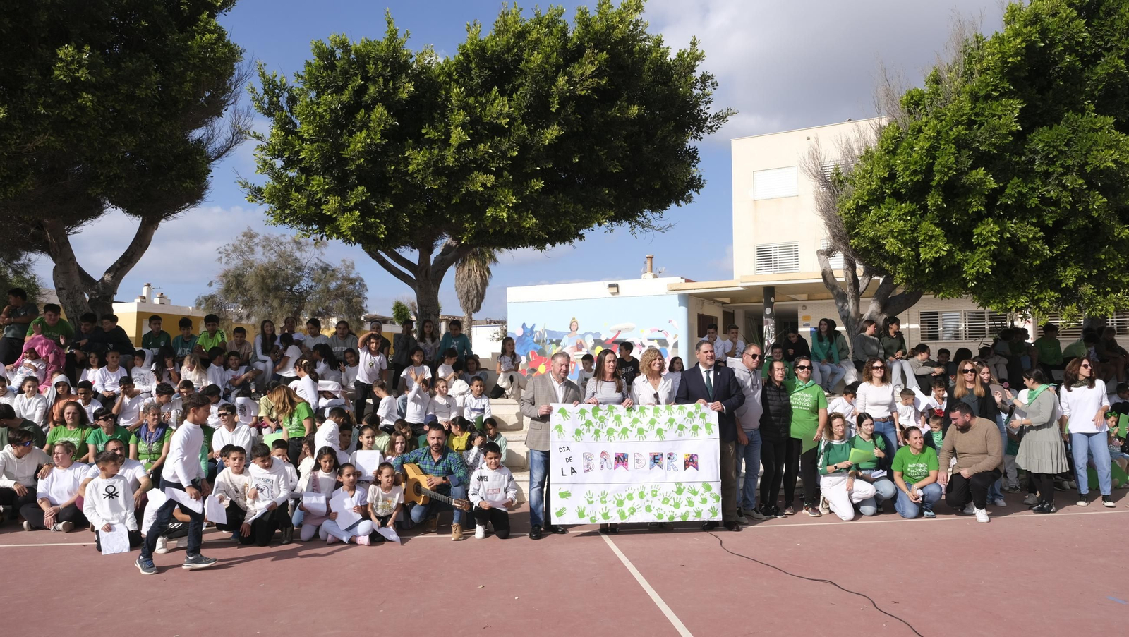 Día de la Bandera de Andalucía en el Colegio Virgen del Mar de Cabo de Gata, en imágenes