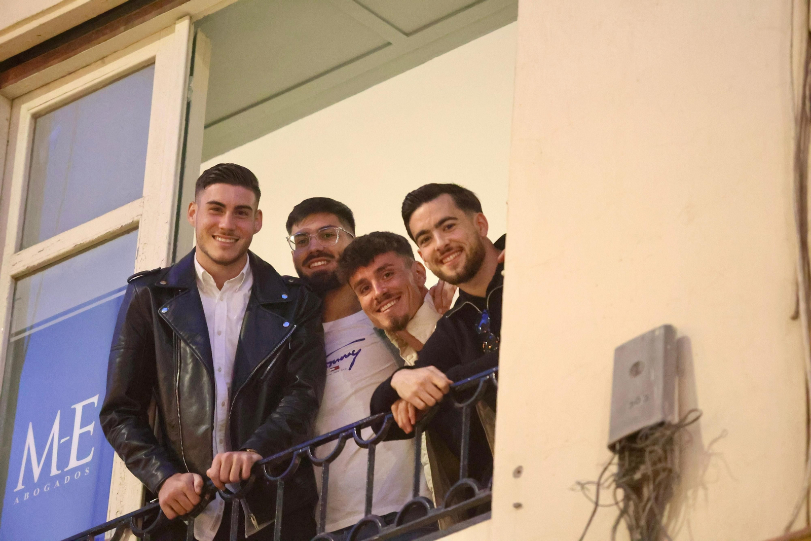 Los jugadores del Málaga CF visitan la Semana Santa