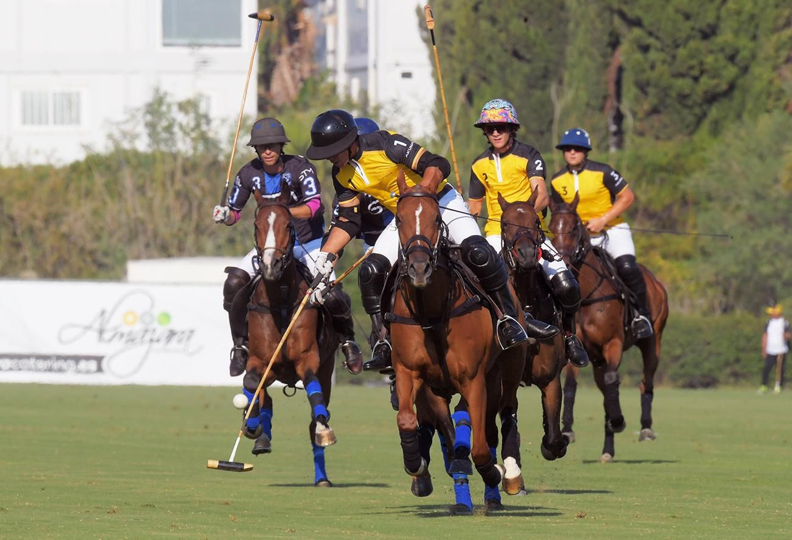 MB Polo y Saint Mesme, ayer en acción en el Santa María Club.