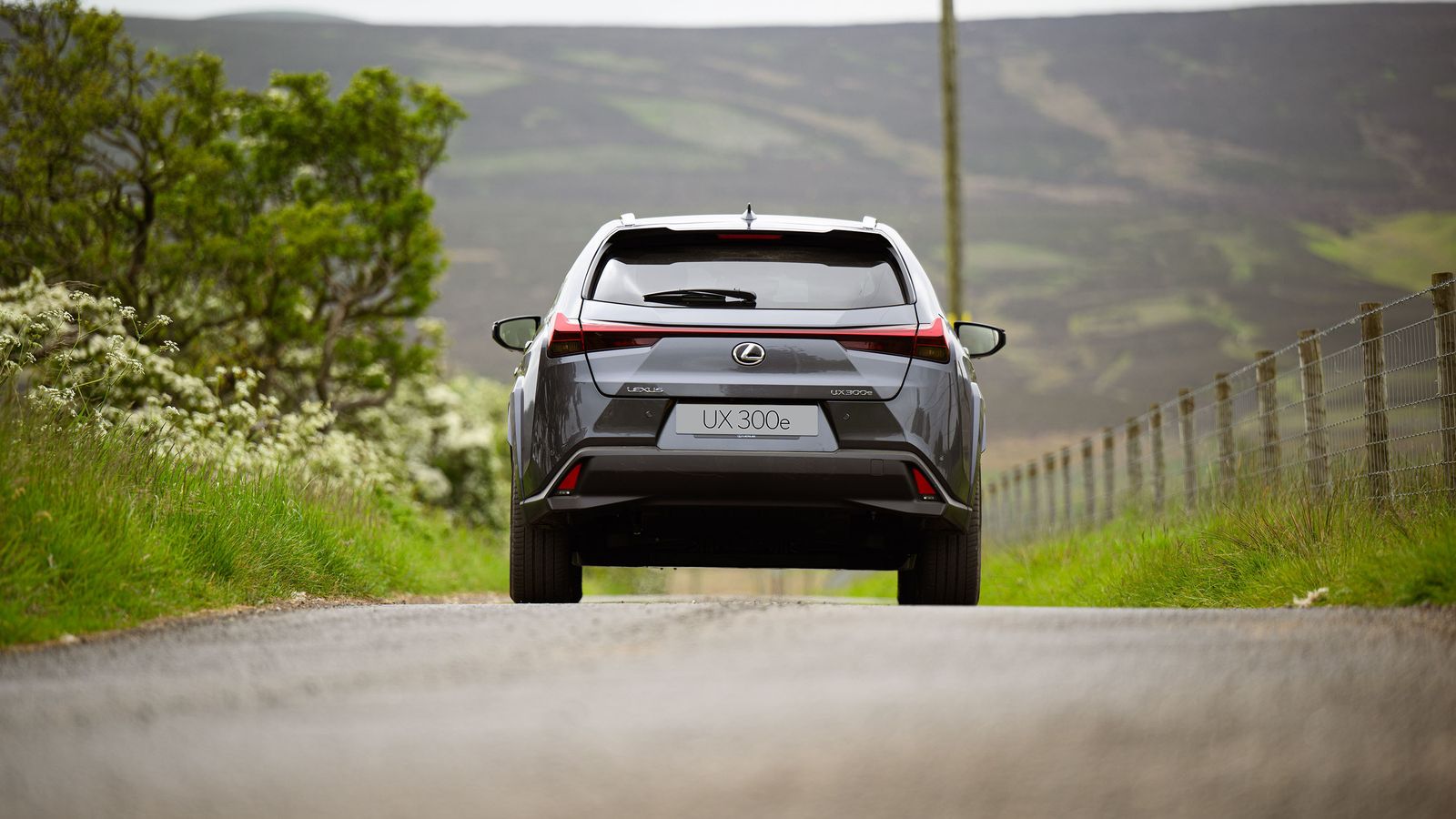 Desde hace casi un año, la batería del UX 300e es de mayor tamaño que la original y, gracias a ese cambio, este crossover homologa un alcance con una carga de 450 km.