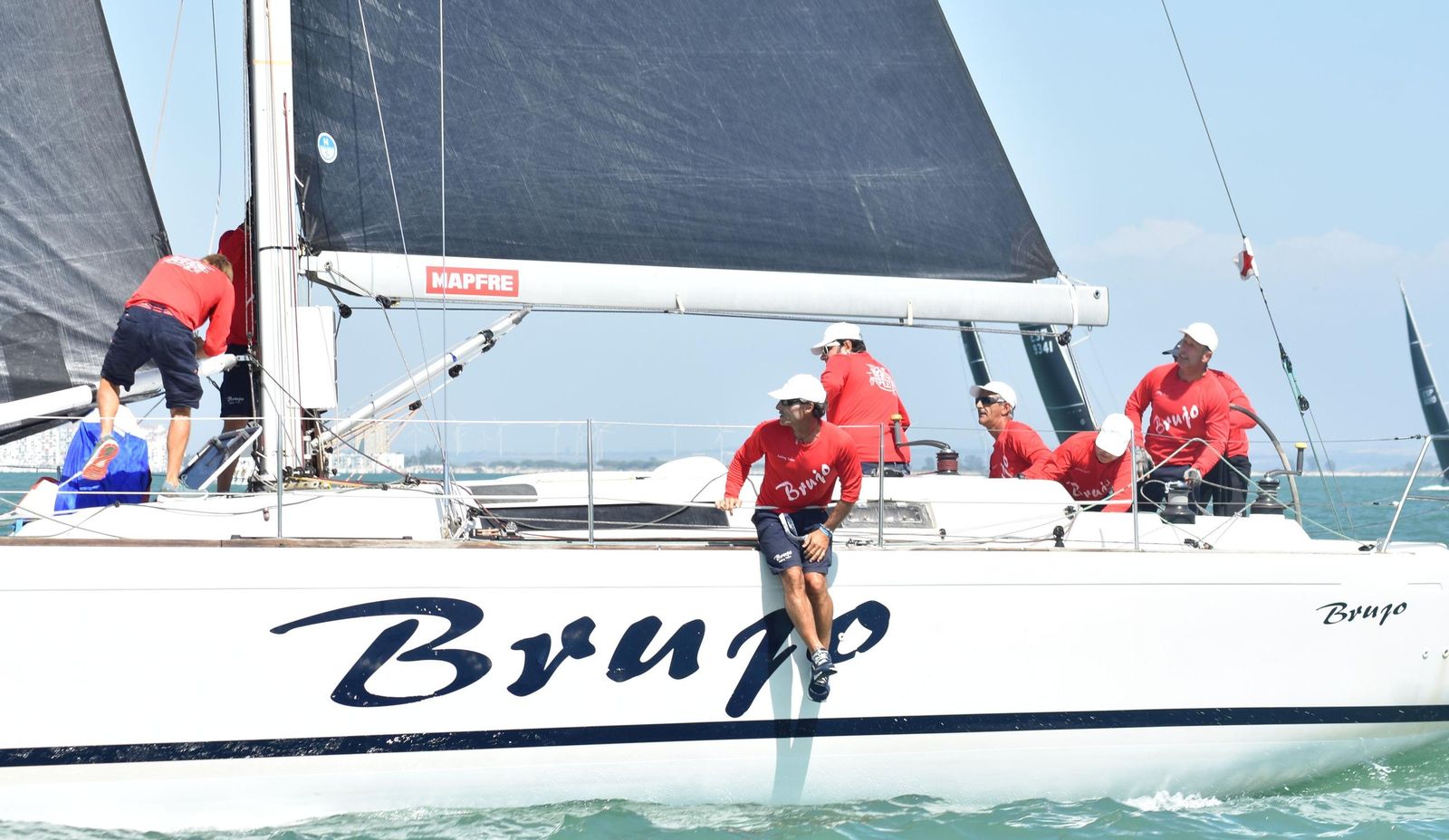 El 'Brujo' el viernes en aguas de la Bahía de Cádiz.