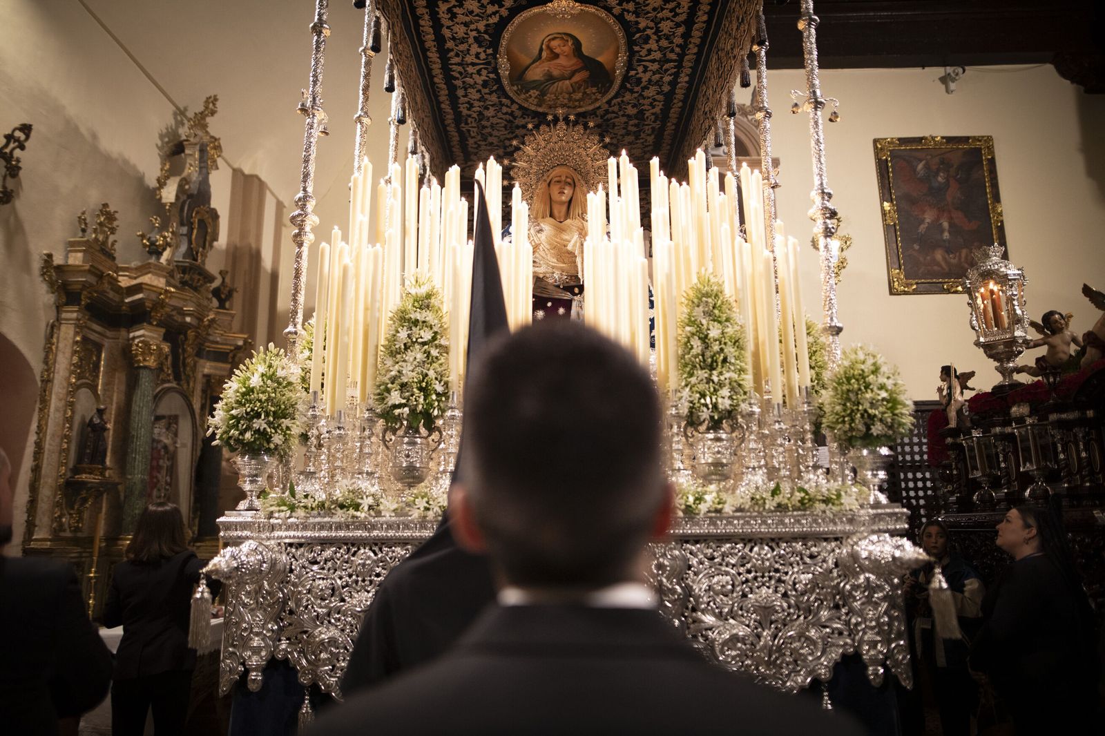 La Concha realiza su estación de penitencia en Granada
