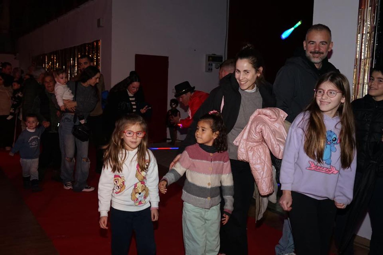 La lluvia no pudo con una ilusión desbordante en Vícar: la cabalgata estática, en imágenes