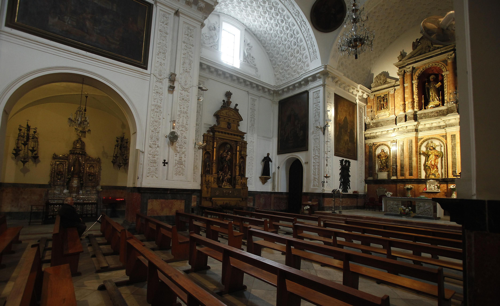 El altar mayor de la antigua iglesia de los jesuitas.