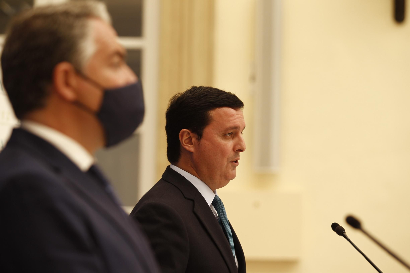 Visita del Consejero de Presidencia de la Junta de Andalucía, Elías Bendodo, a la Diputación de Almería.