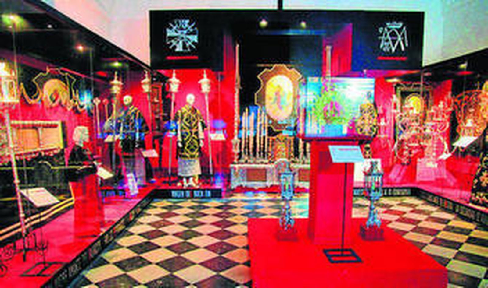 La corona imperial del Buen Fin, en el centro de la exposición.