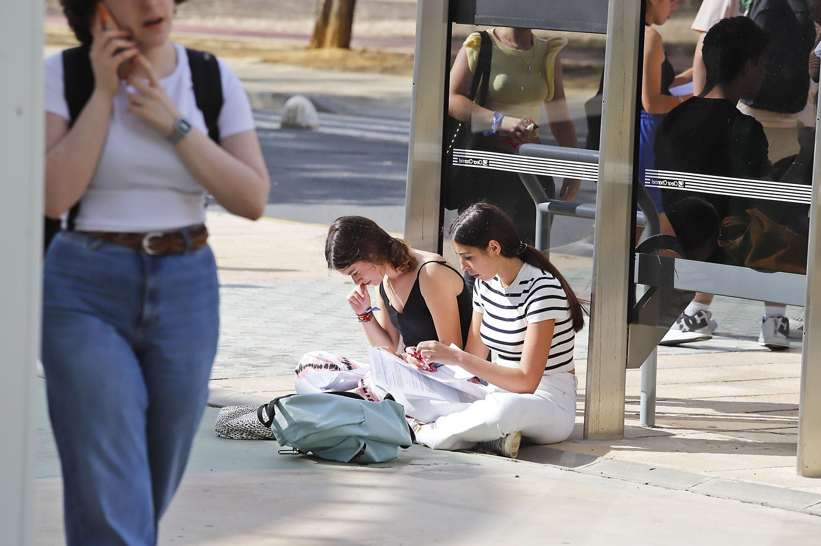 Imágenes del comienzo de las pruebas de evaluación para el acceso a la universidad en Huelva