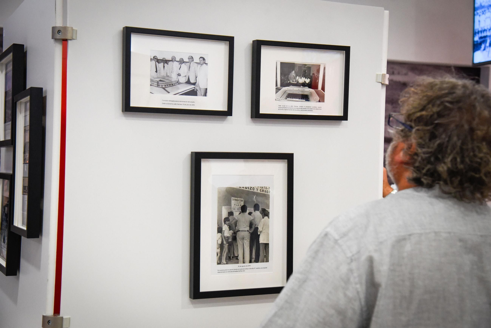 La exposición del 50º aniversario del cerramiento del estadio Ramón Sánchez-Pizjuán