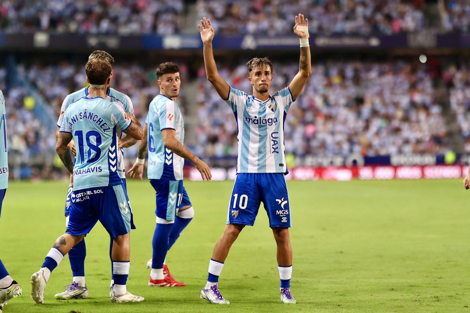 David Larrubia saluda tras su segundo gol.