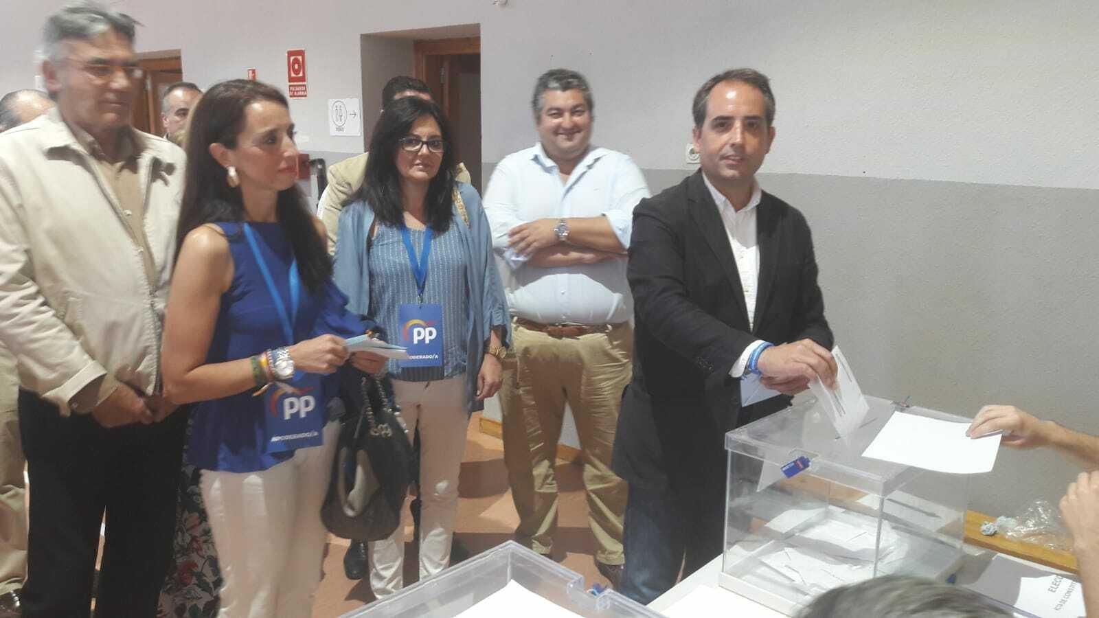 Antonio Saldaña, votando en El Altillo.
