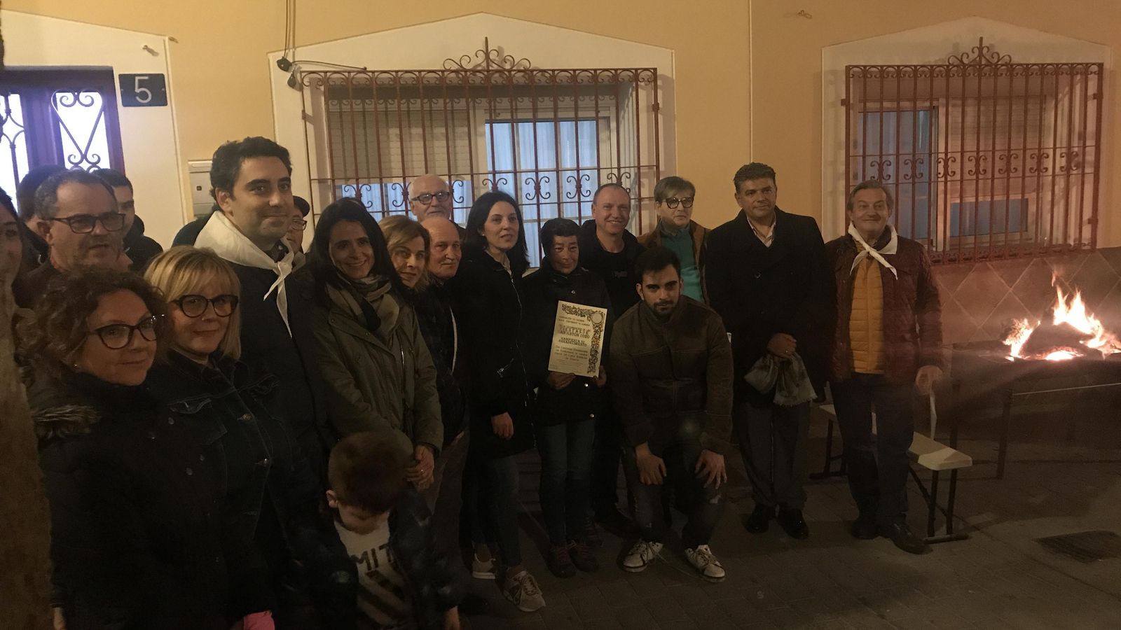 Sagrario también recibió un diploma por su hoguera.
