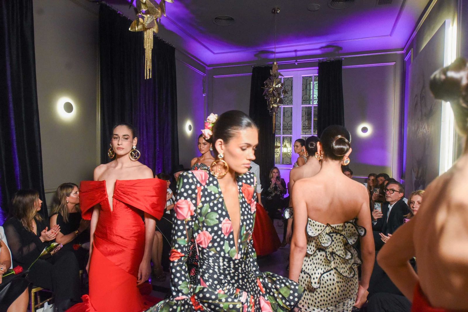 Desfile de Andrew Pocrid en La Casa de Manolete Bistró