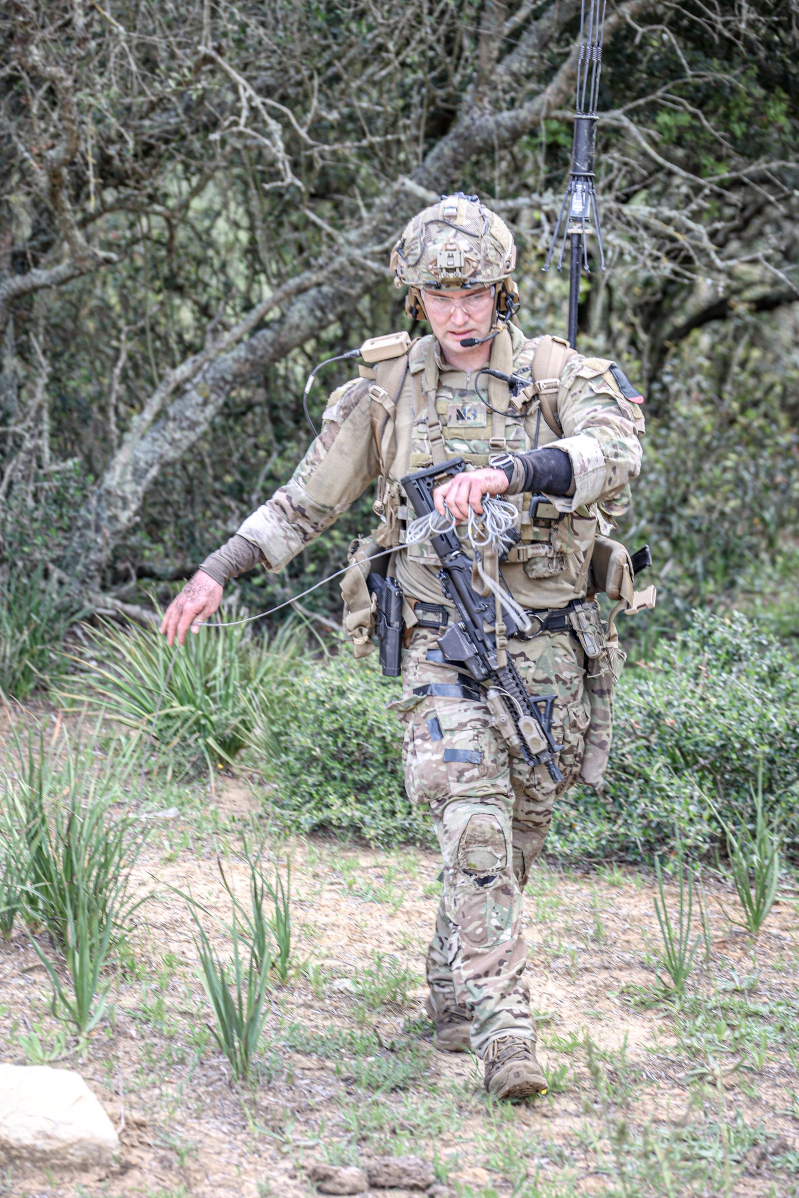 Fuerzas Armadas: Así se adiestran los equipos de desactivación de explosivos en Cádiz