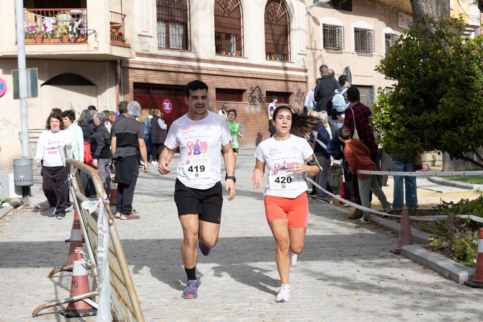 Más de 2.100 participantes corren  para promover la salud en Jaén, en imágenes (2)