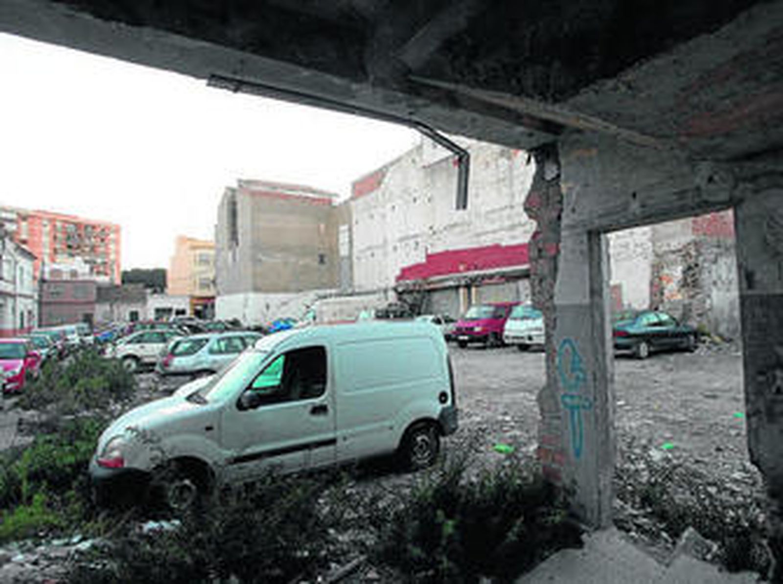 Imagen captada ayer del solar que ocupaba los antiguos Almacenes Mérida.