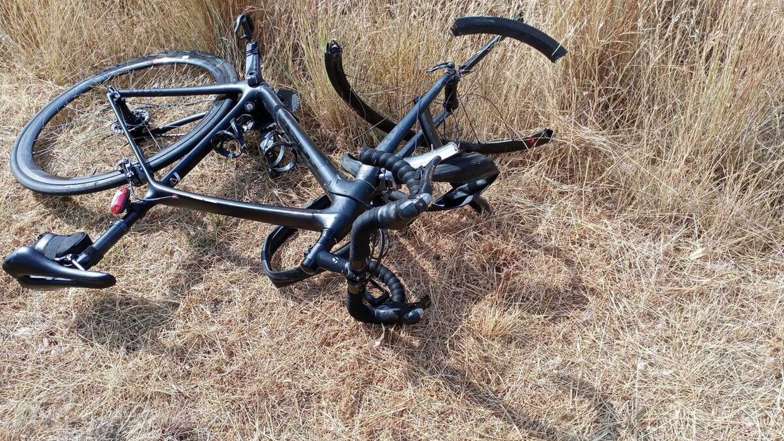 Así quedó la bicicleta de uno de los atropellados.