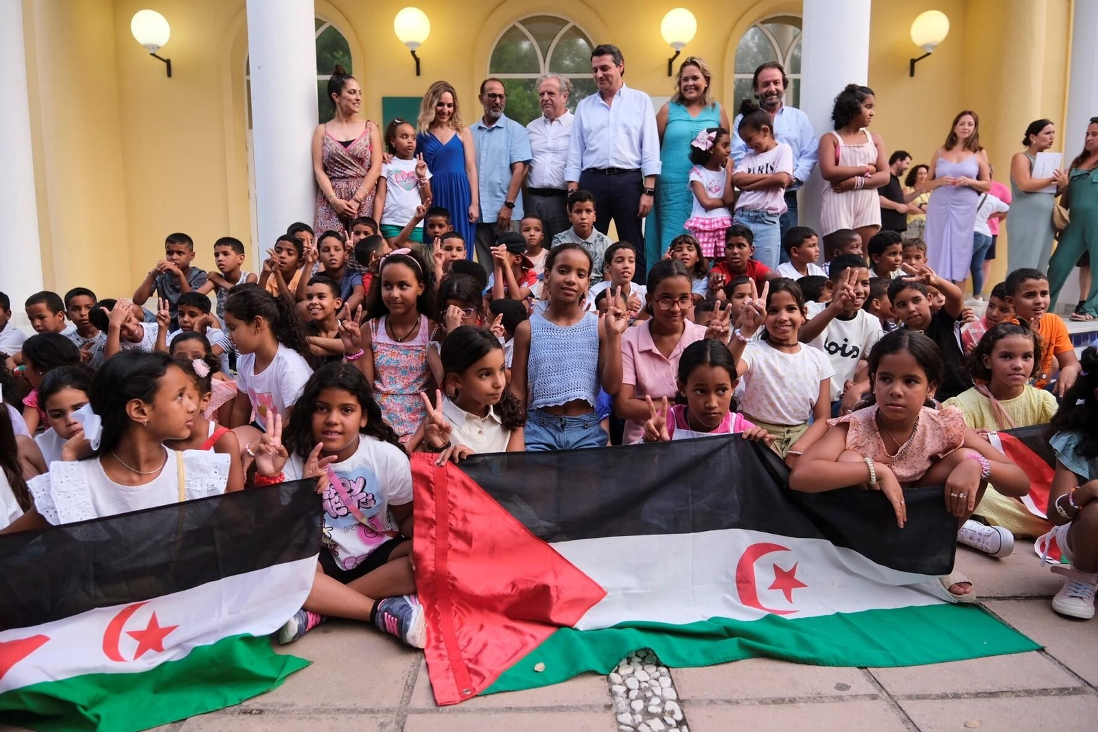Las fotos de la recepción a los niños saharauis que llegan a Córdoba este verano Las fotos de la recepción a los niños saharauis que llegan a Córdoba este verano