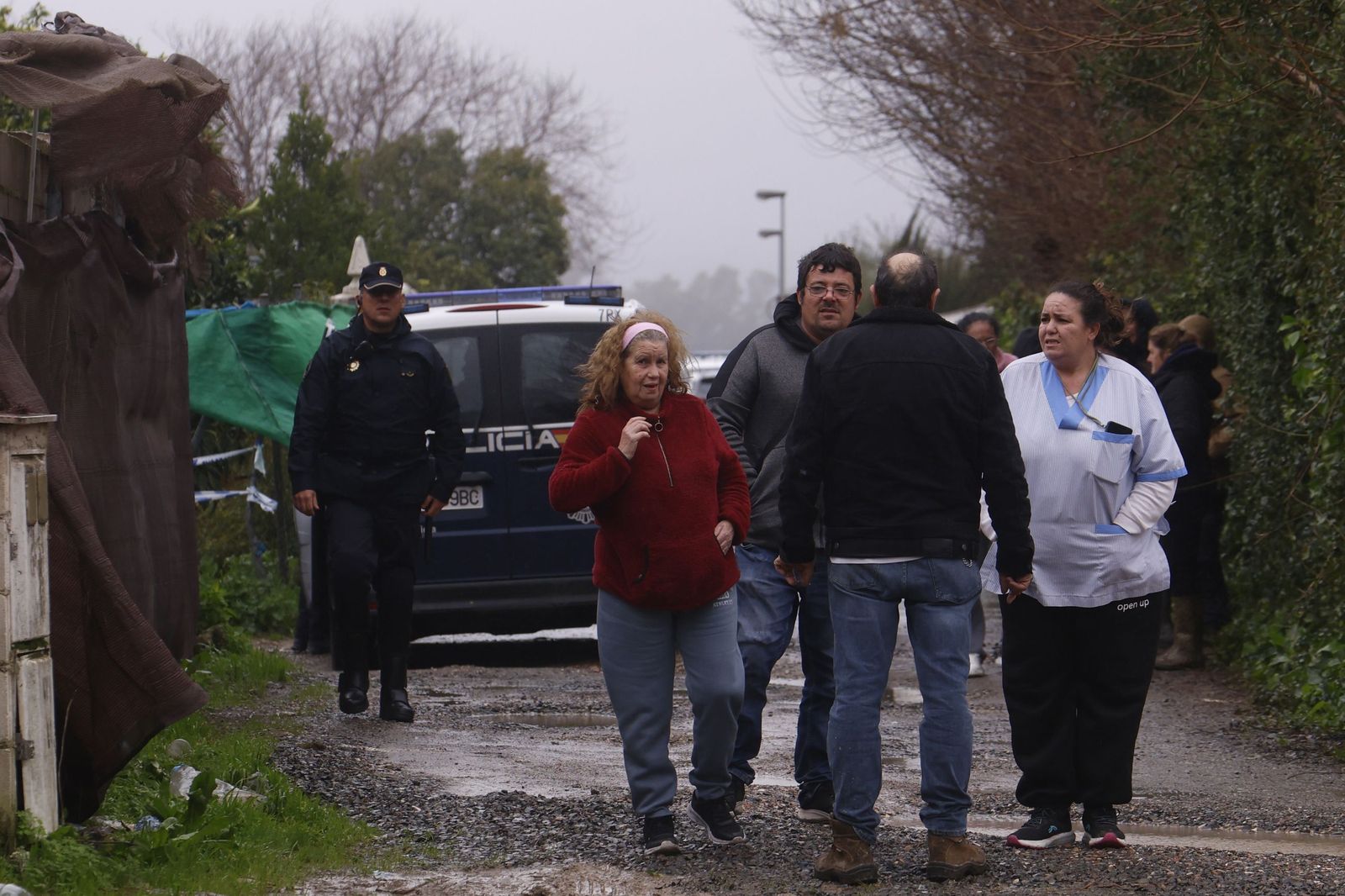 Los vecinos de Guadalvalle desalojan sus parcelas por la crecida del Guadalquivir, en imágenes