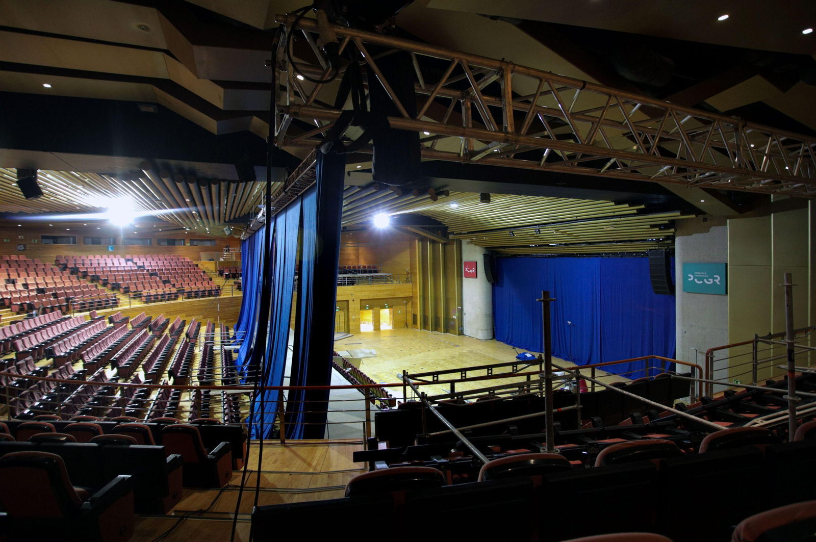 Imagen del interior del Palacio de Congresos de Granada preparandose para la Cumbre Europea