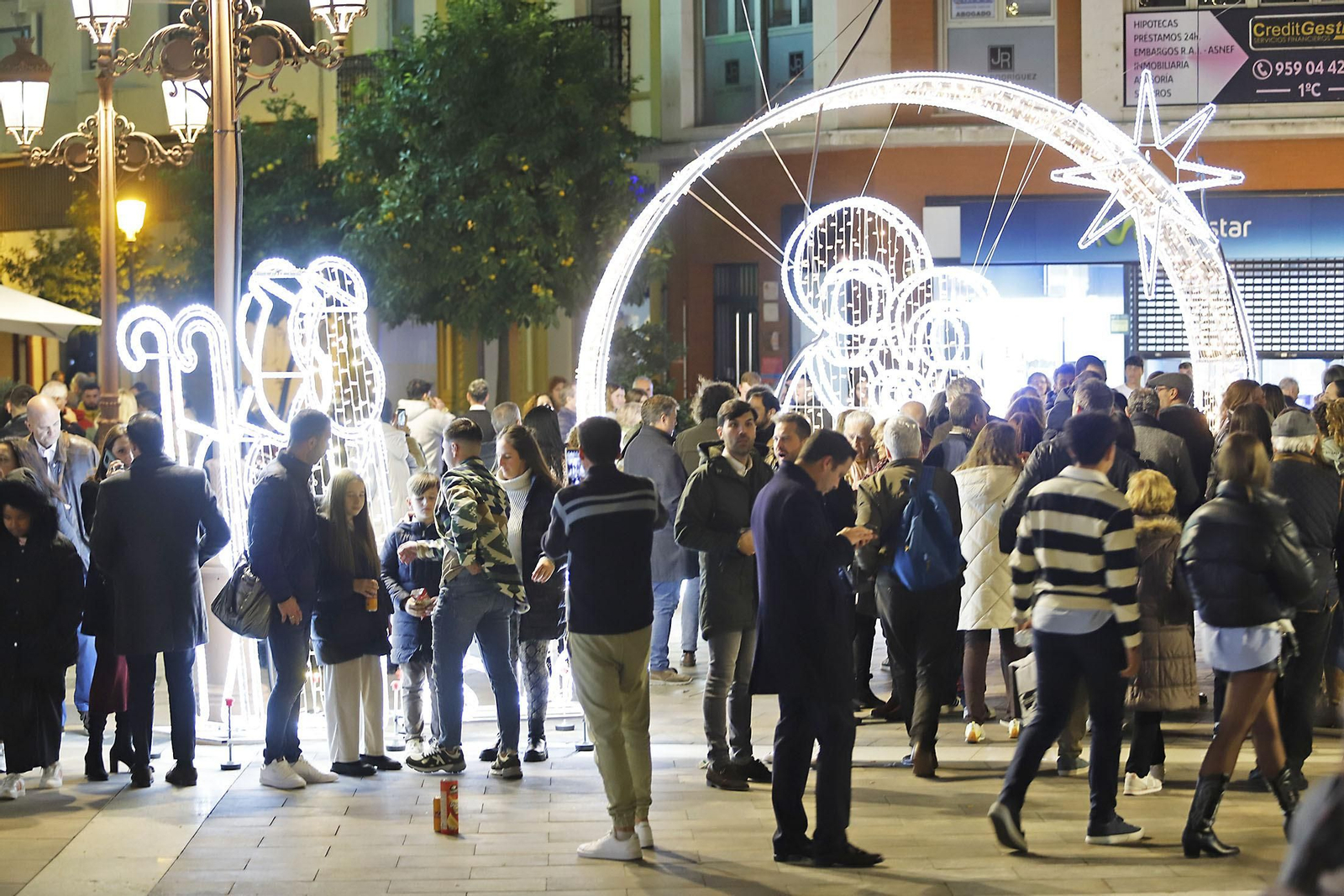Imágenes del alumbrado navideño en las calles de Huelva