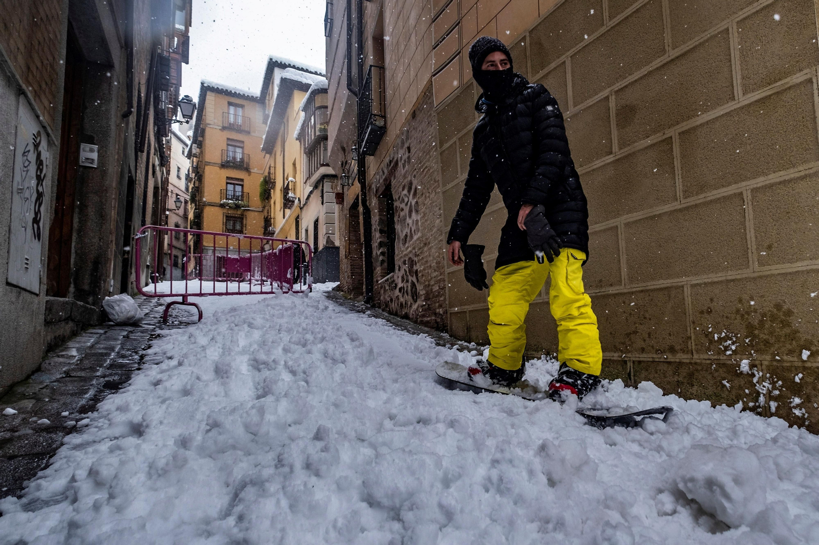 El segundo día del temporal 'Filomena' en imágenes: más nieve y caos