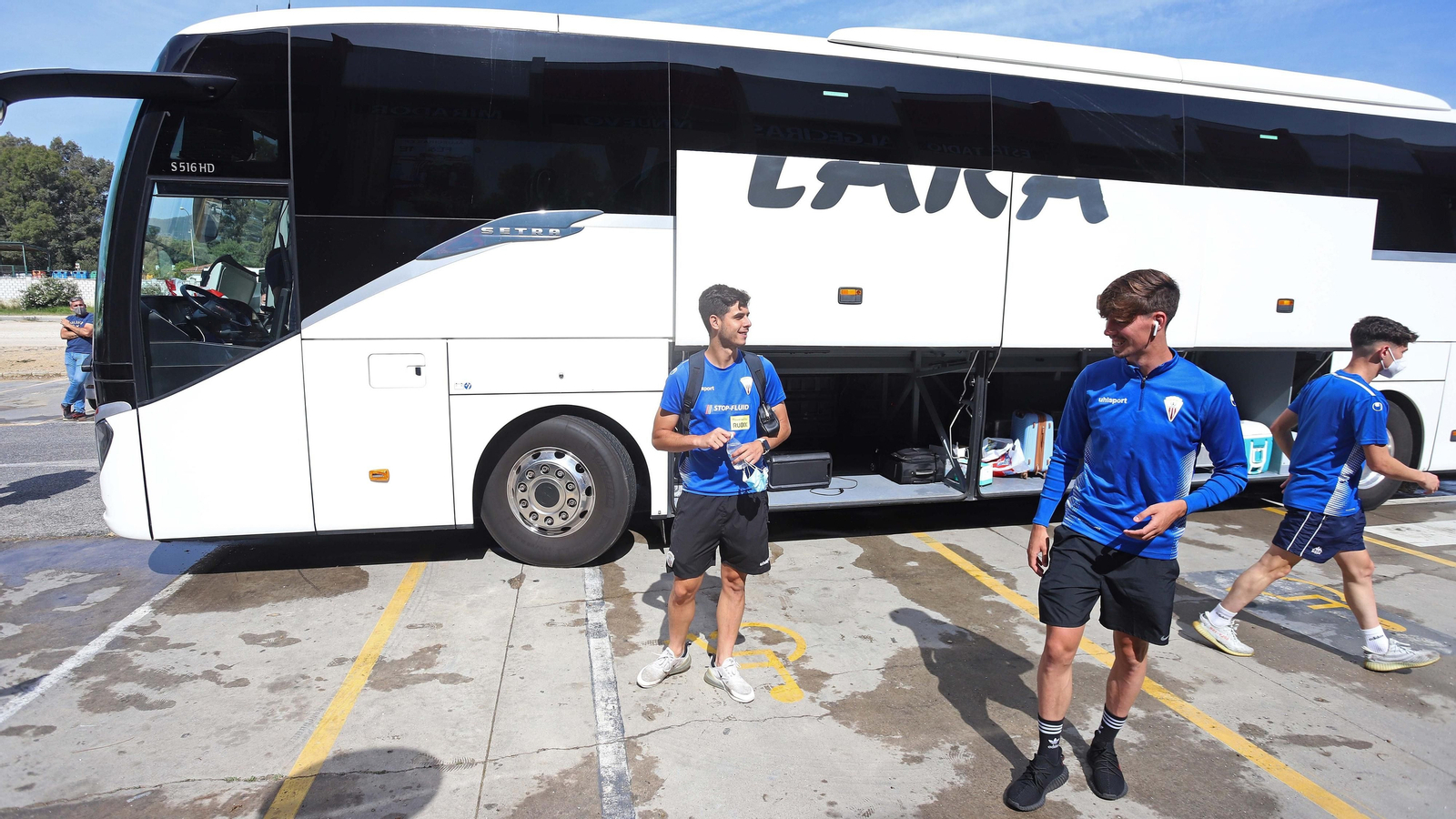 Fotos de la salida del Algeciras a la final del playoff de ascenso a Segunda