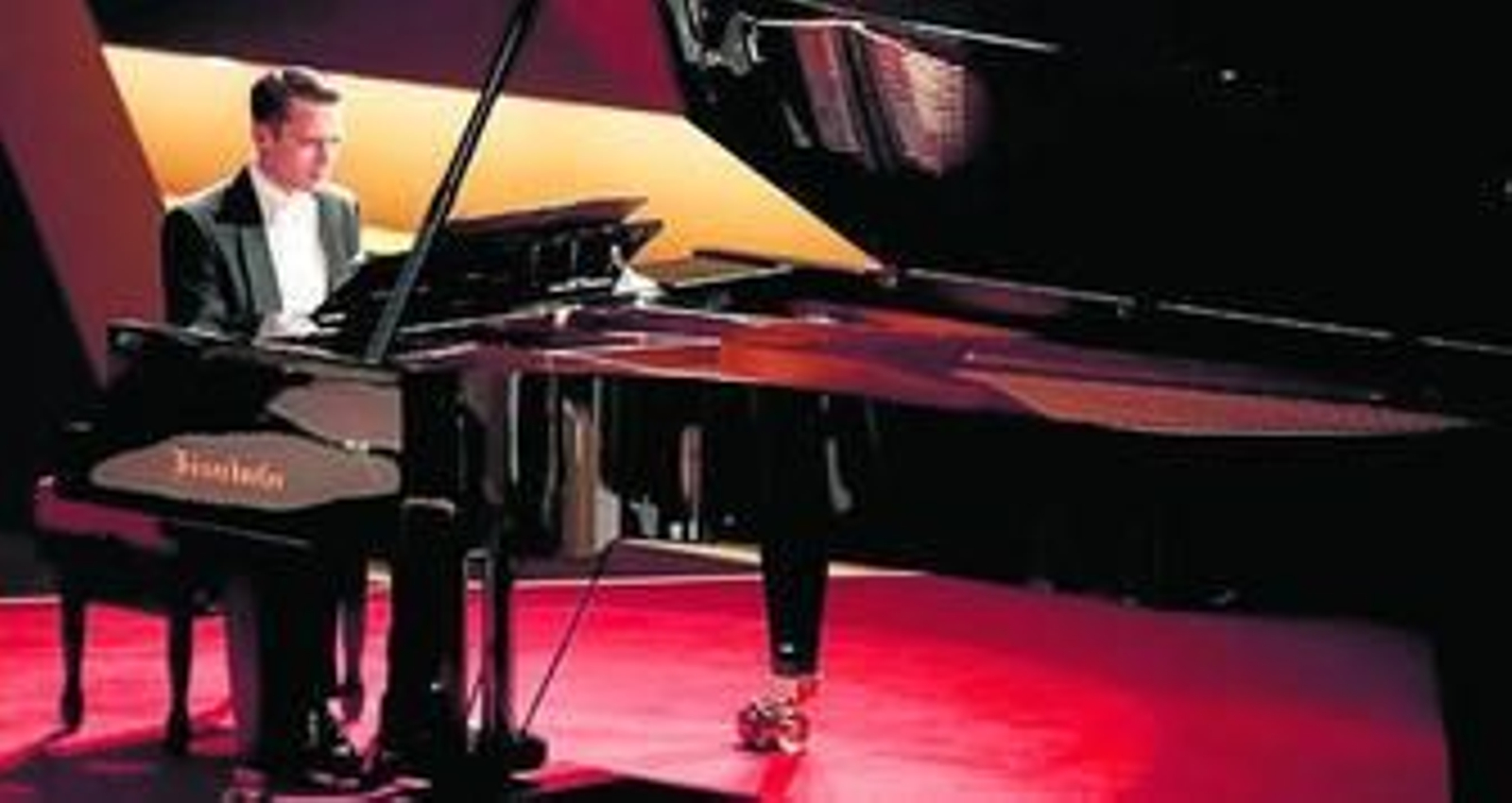 Elijah Wood, en un fotograma de la cinta de suspense 'Grand Piano'.