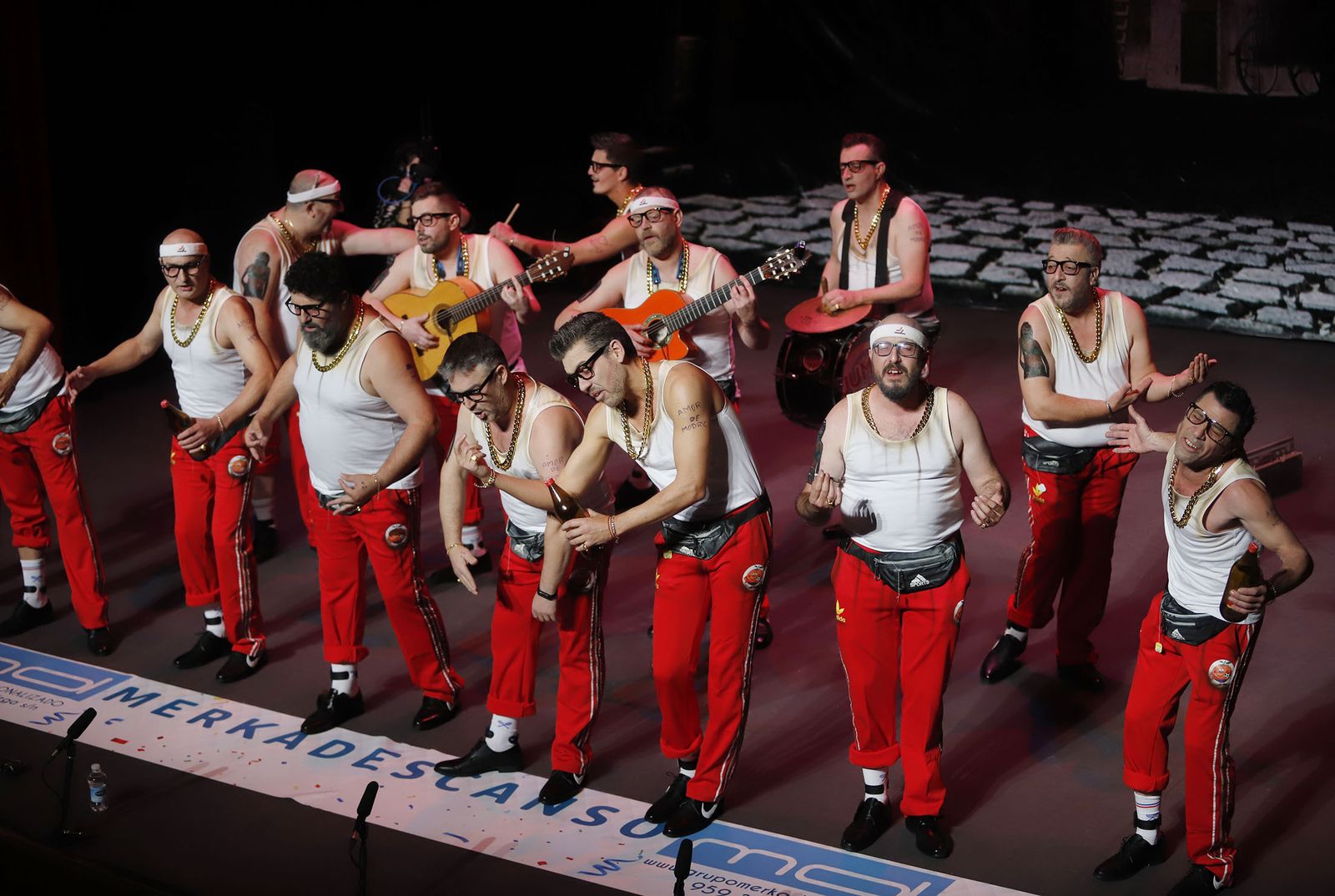 Imágenes de la actuación de la murga de Huelva Los Yoyas en el Carnaval Colombino