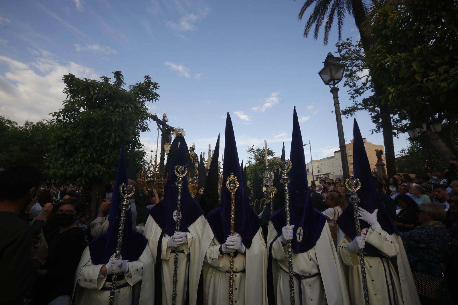 Jueves Santo en Córdoba: La procesión del Cristo de Gracia, en imágenes