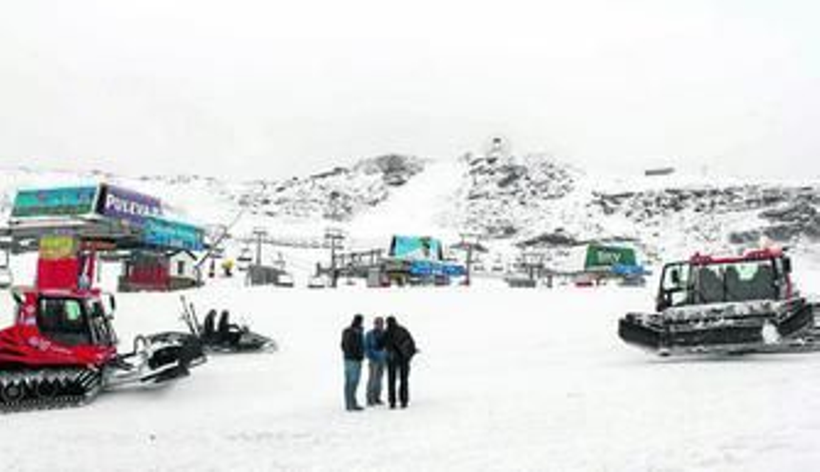 Los preparativos para el inicio de la nueva temporada en Sierra Nevada comenzaron hace unos días.