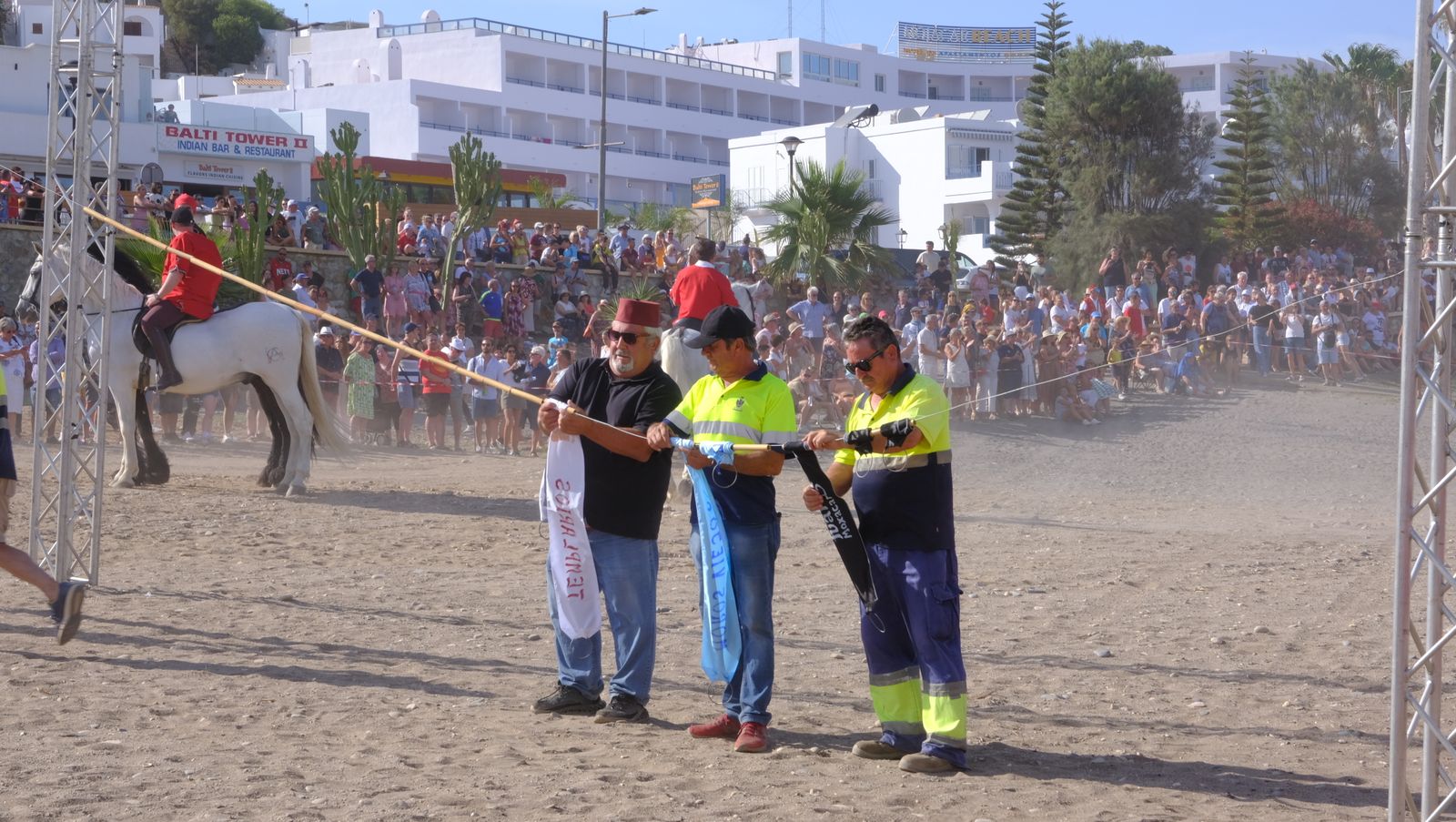 Moros y Cristianos de Mojácar en la Playa del Lance, en imágenes