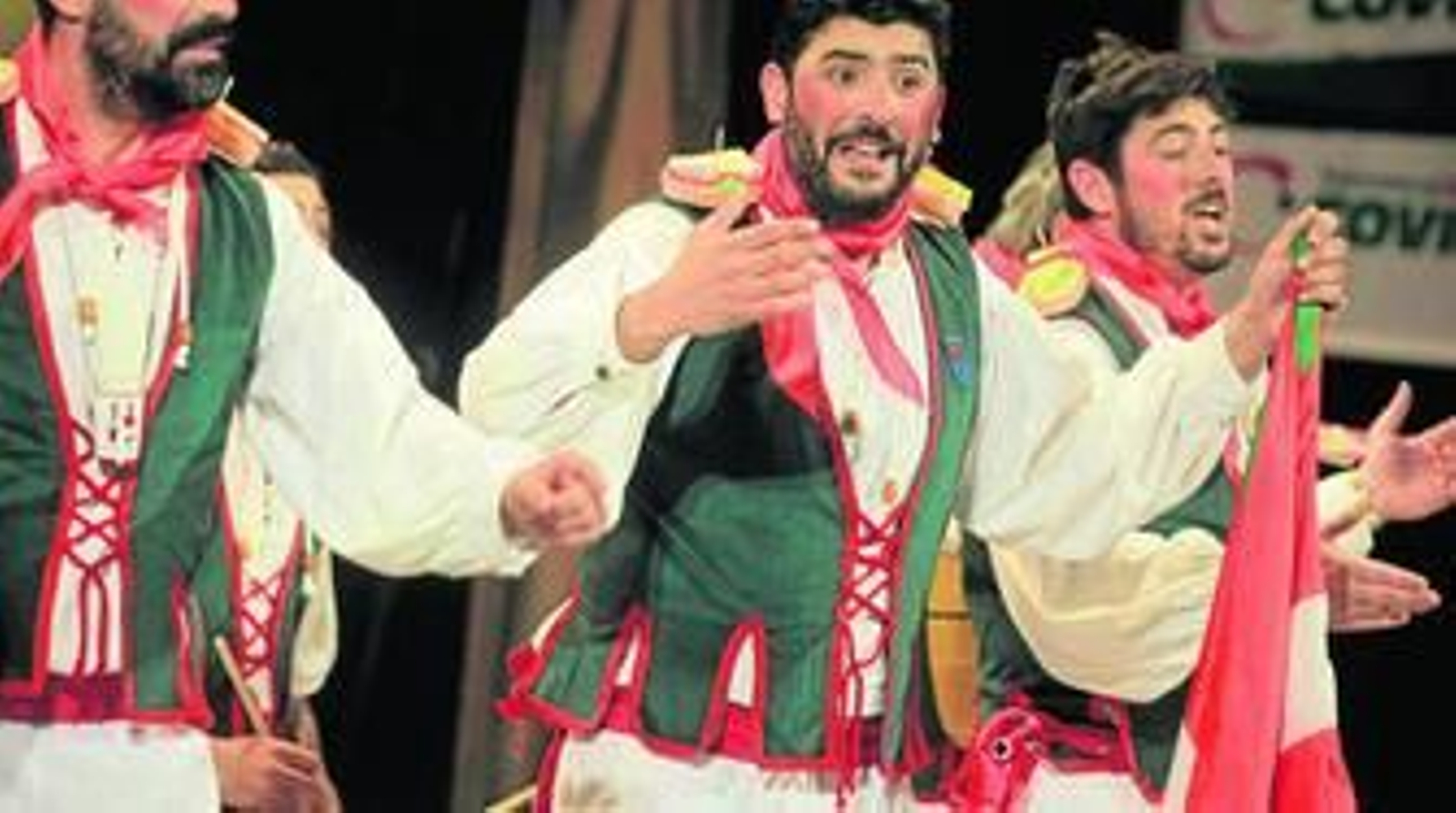 'Los Patxis' actuando en el Gran Teatro Falla.