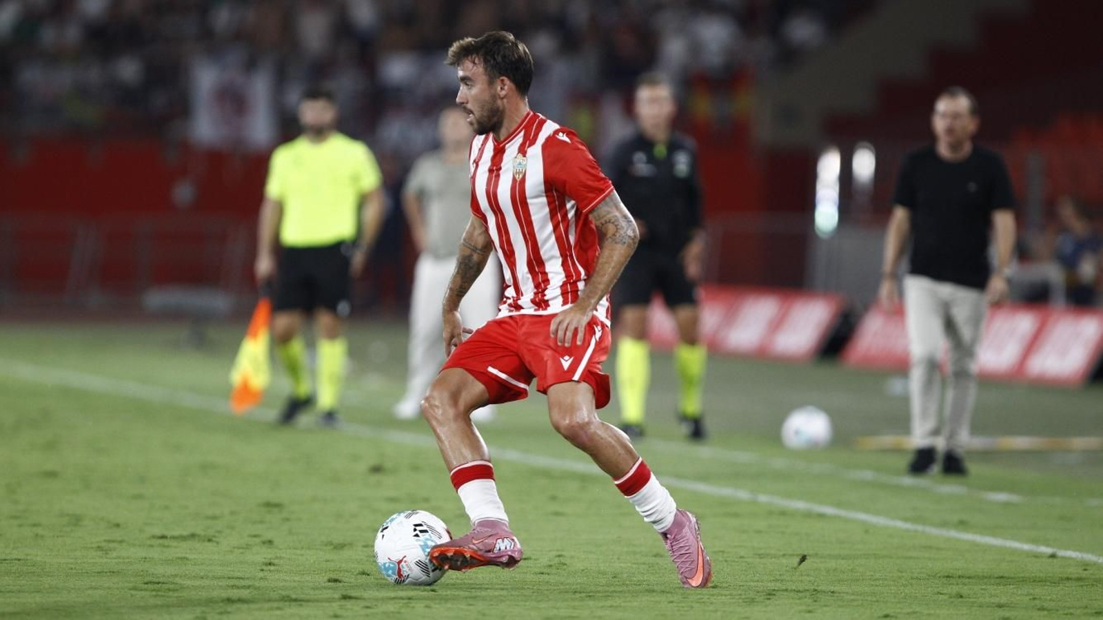 André Horta maneja el esférico en el partido contra el Albacete.
