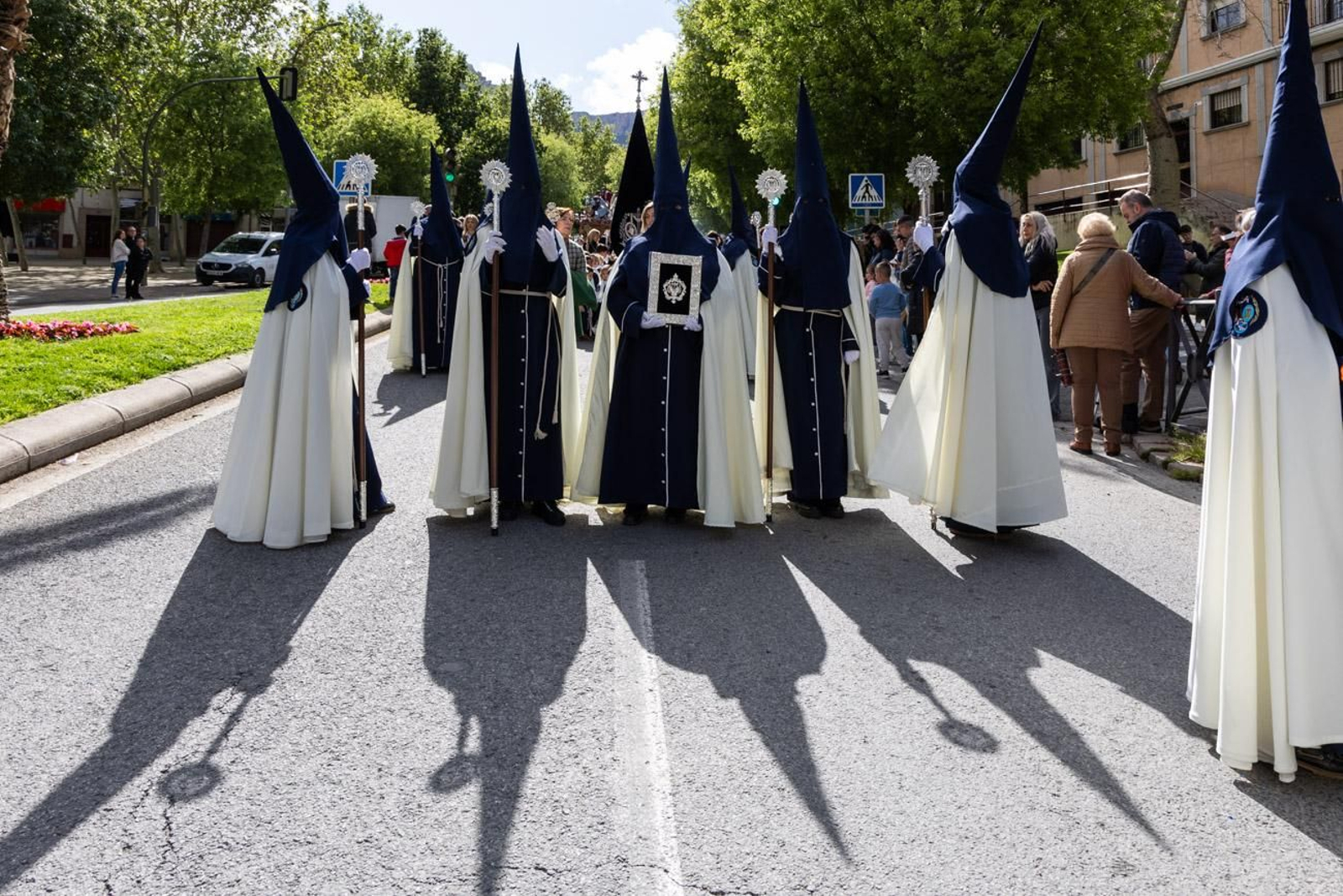 La temida lluvia impide el desarrollo normal de este Martes Santo